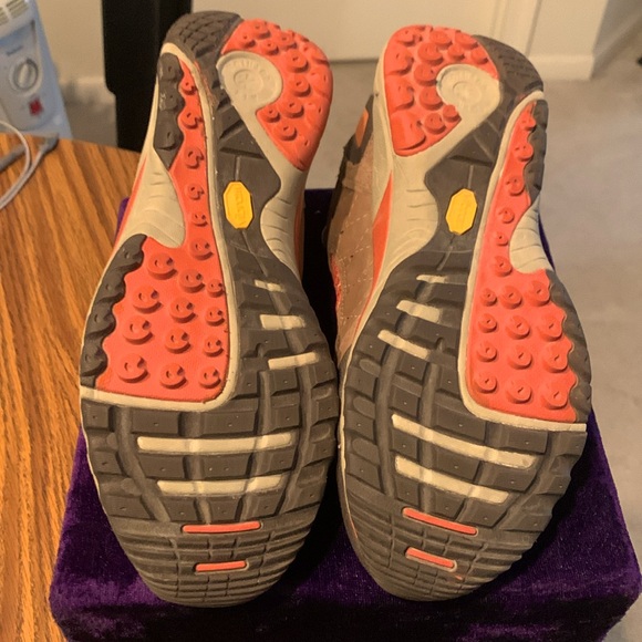 Merrell UNWORN trail running shoes w/ Vibram soles - Picture 5 of 7